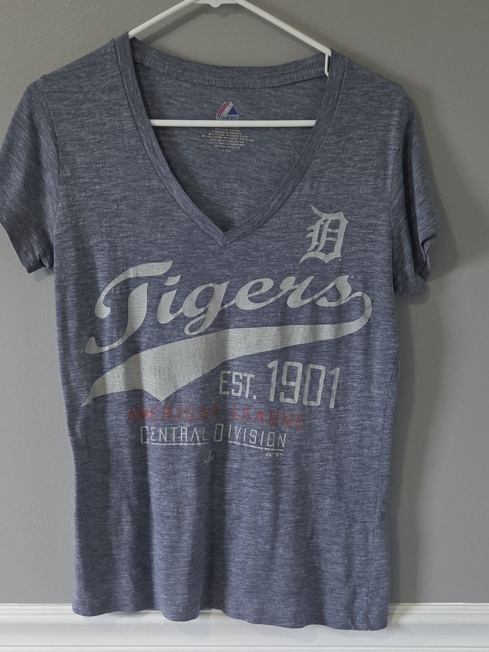 Majestic Heather Light Blue Detroit Tigers MLB Baseball V‑Neck Tee Size L